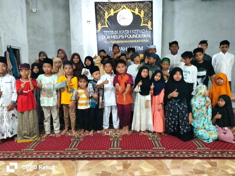 Anak-anak Panti Asuhan sedang belajar